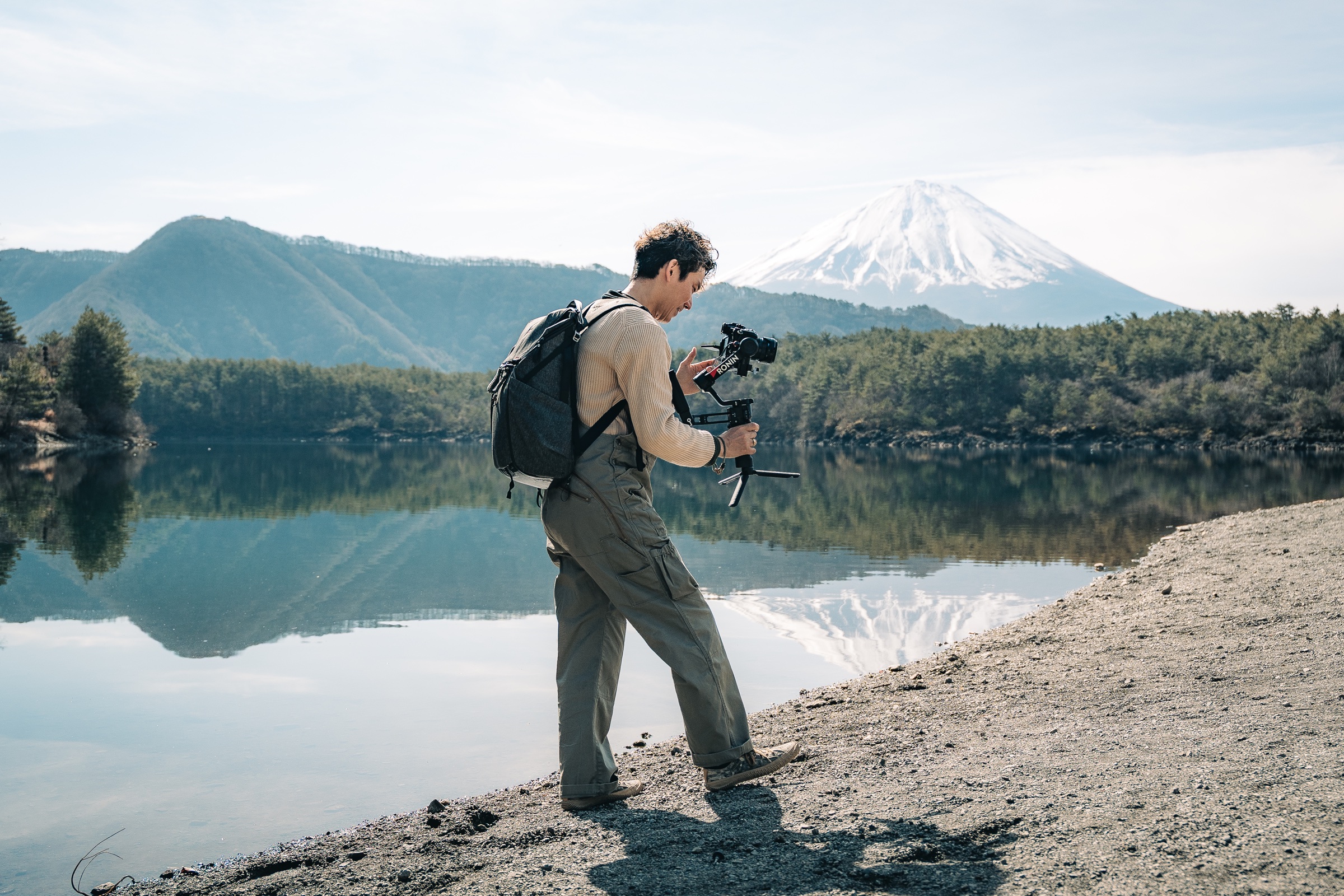 富士山を背景にしたPromotion LAB.の映像撮影
