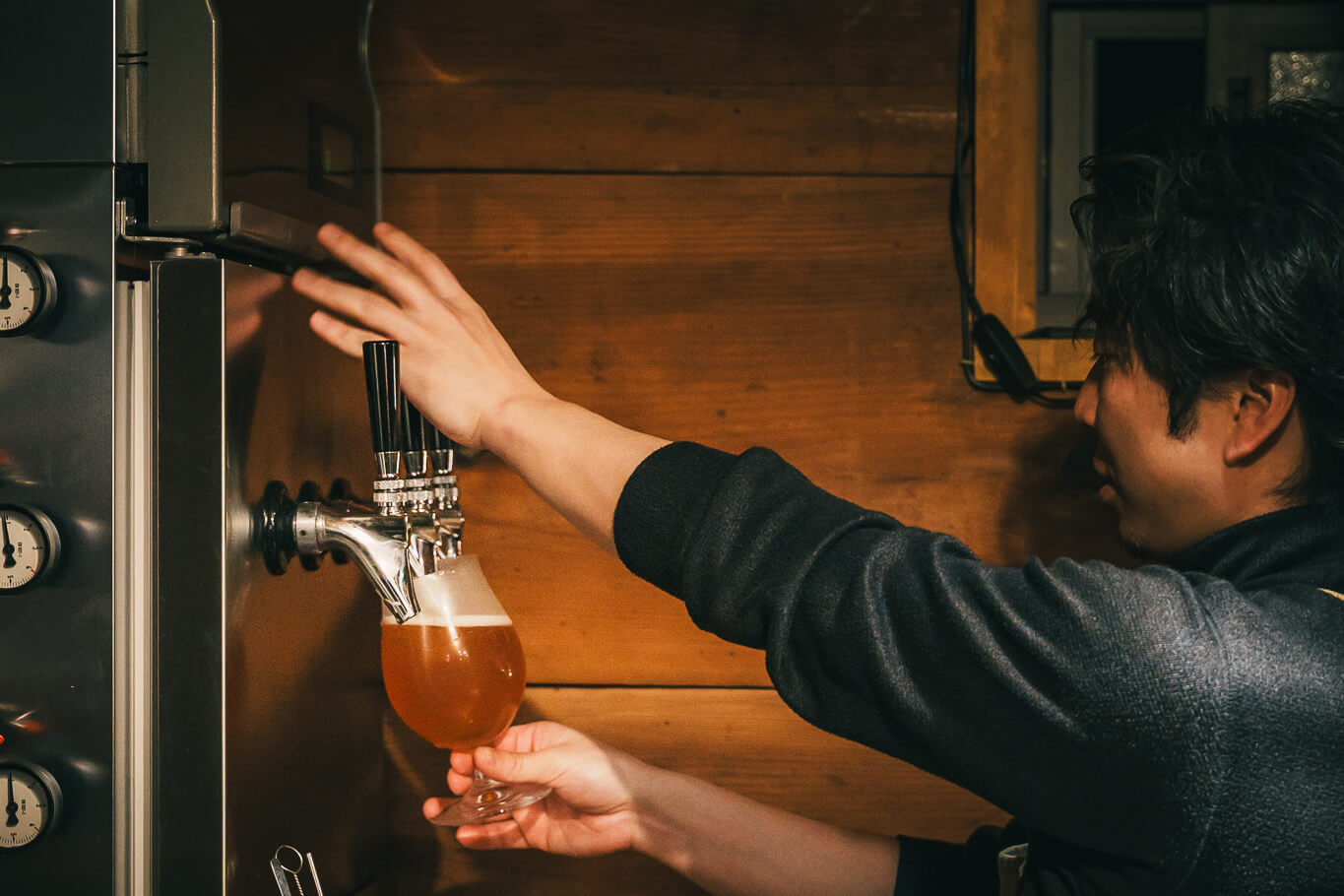 富士河口湖町の隠れ家的蔵バー「OarBlue」さんでTHE BEGINNINGがドラフト開栓