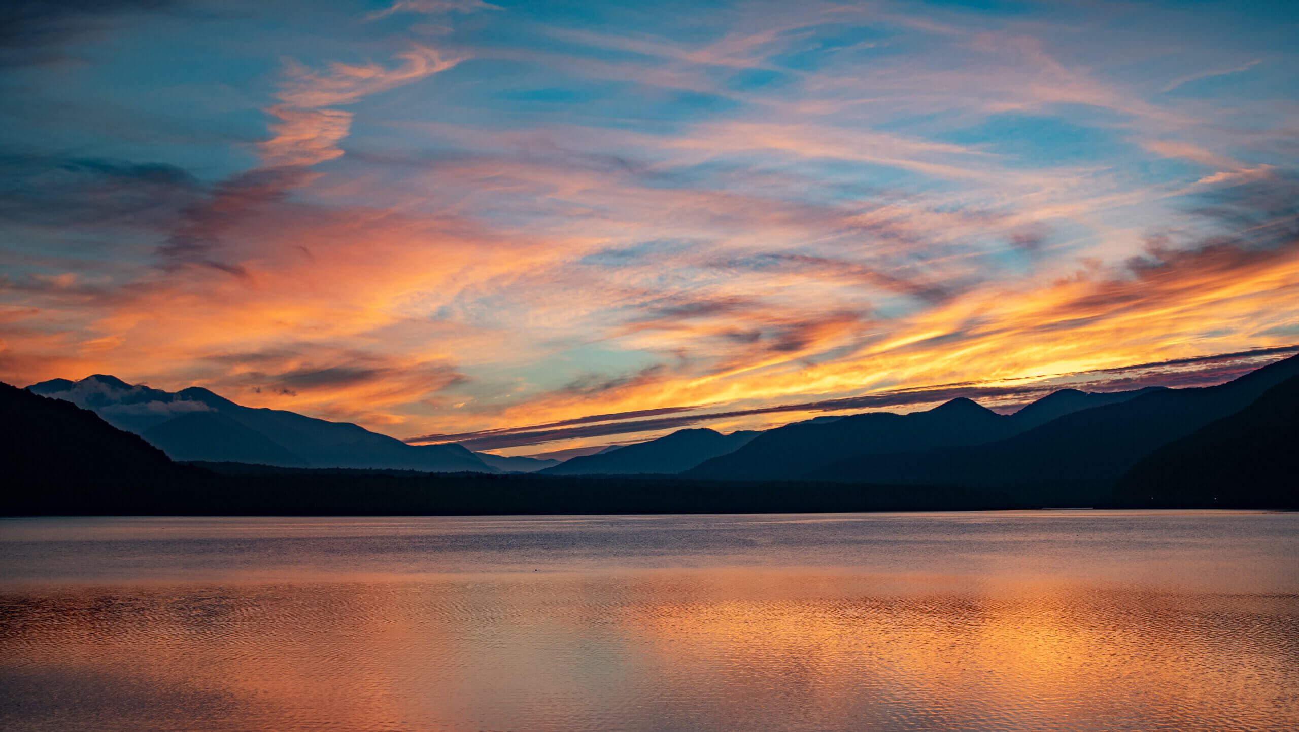西湖の夕景